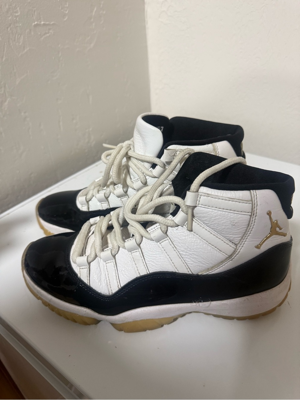 Jordan Men's Retro High-Top Sneakers - White/Black/Gold